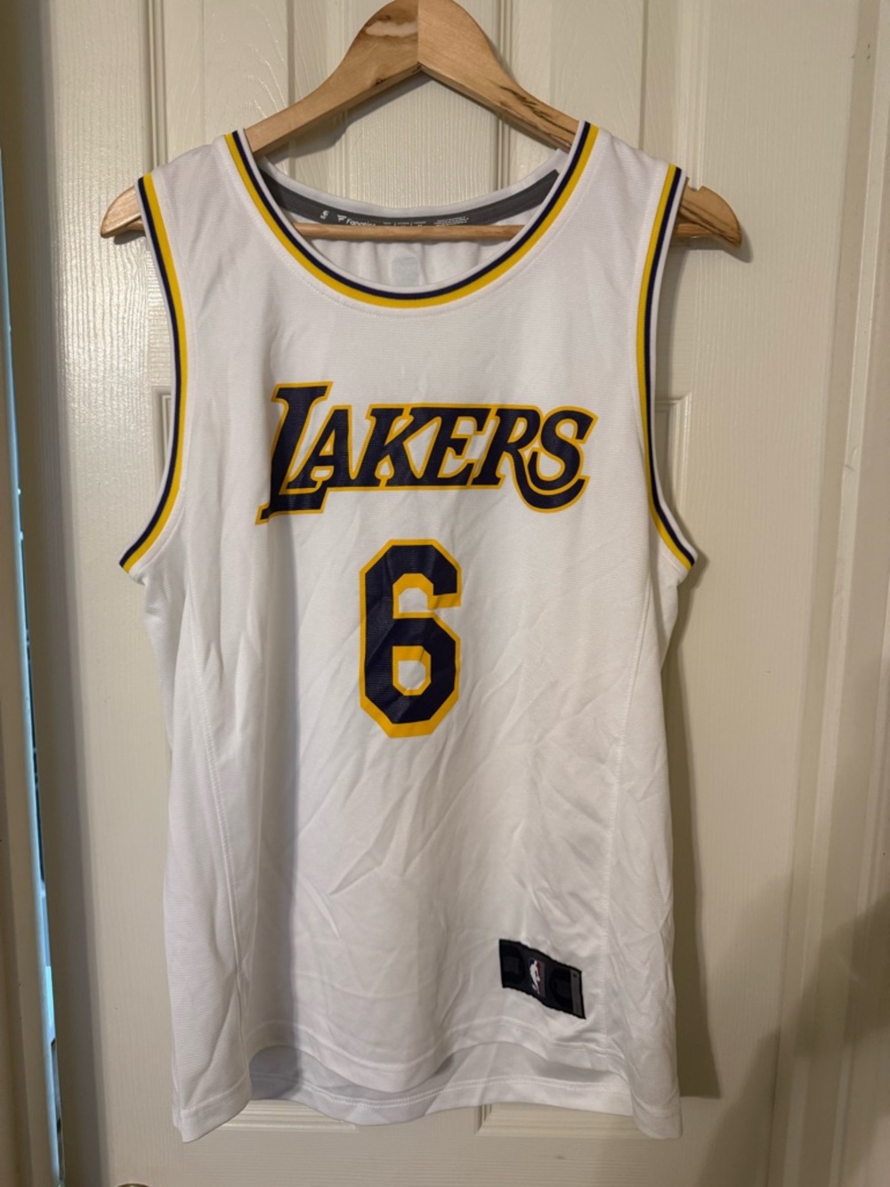 LeBron James #6 Fanatics White LA Lakers Jersey M
